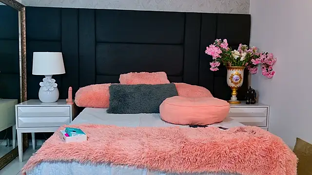 Snapshot of MaraGrief_ chatting on 02.17.26 MaraGrief online show from 02.17.26