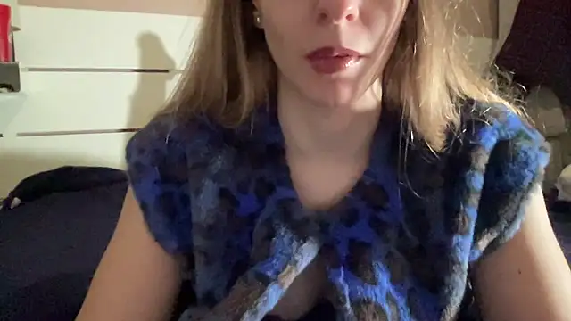 Snapshot of petiteetoile chatting on 02.09.26 petiteetoile online show from 02.09.26