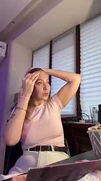 Snapshot of LovelyMiley chatting on 02.27.26 LovelyMiley online show from 02.27.26