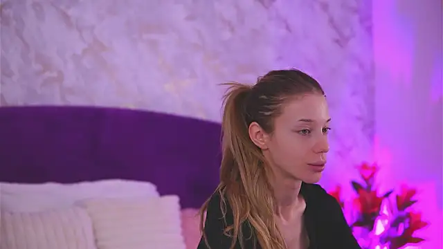 Snapshot of EllinaNuria chatting on 02.18.26 EllinaNuria online show from 02.18.26