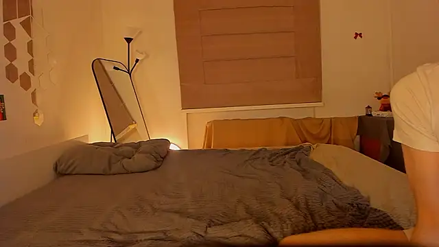 Snapshot of CalmFever chatting on 02.13.26 CalmFever online show from 02.13.26