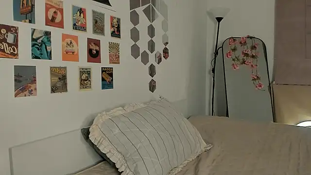 Snapshot of CalmFever chatting on 03.13.26 CalmFever online show from 03.13.26