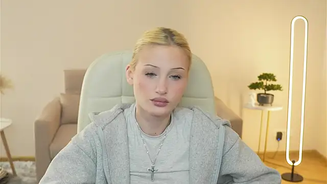 Snapshot of LolaStusse chatting on 02.11.26 LolaStusse online show from 02.11.26