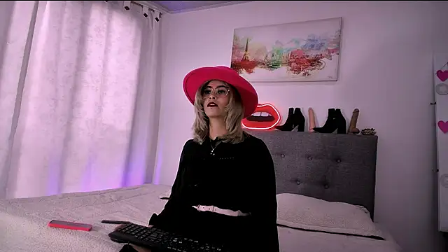 Snapshot of Sharlott_3 chatting on 02.12.26 Sharlott 3 online show from 02.12.26