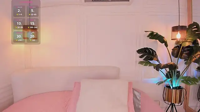 Nicole Whittee online show from 04.06.26