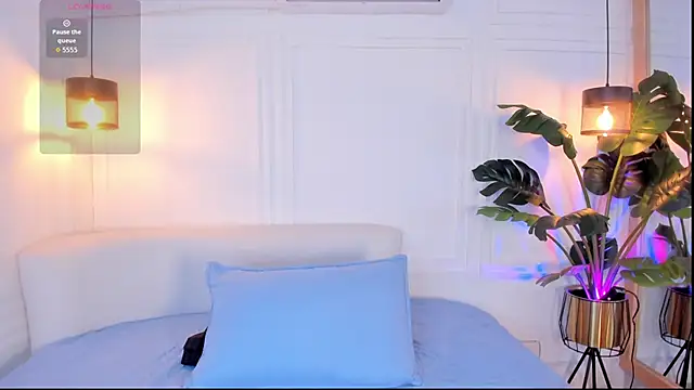 Nicole Whittee online show from 04.10.26