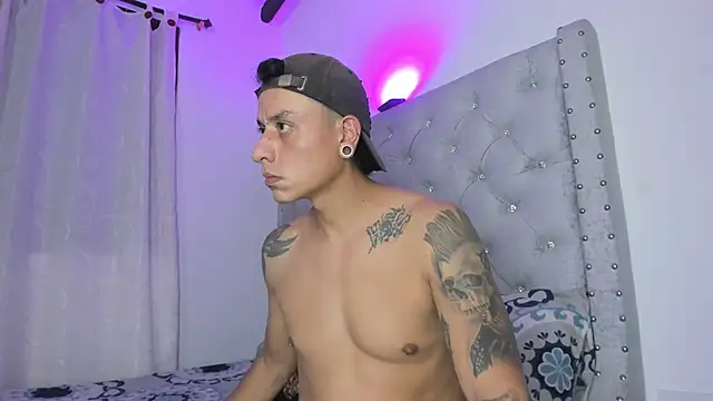 Snapshot of SkinnyDevil12 chatting on 02.25.26 SkinnyDevil12 online show from 02.25.26