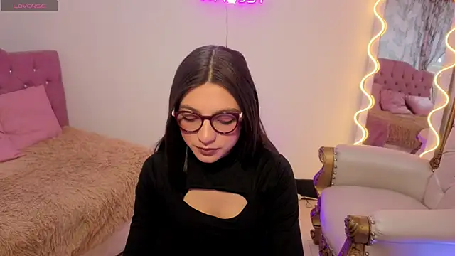 MAHYRA TAY online show from 03.04.26