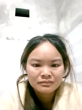 Snapshot of Luminana chatting on 04.27.26 Luminana online show from 04.27.26