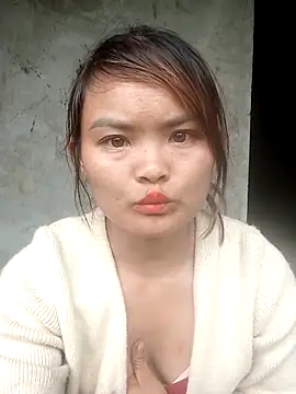 Snapshot of Luminana chatting on 04.29.26 Luminana online show from 04.29.26