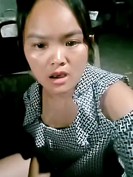 Snapshot of Luminana chatting on 04.30.26 Luminana online show from 04.30.26