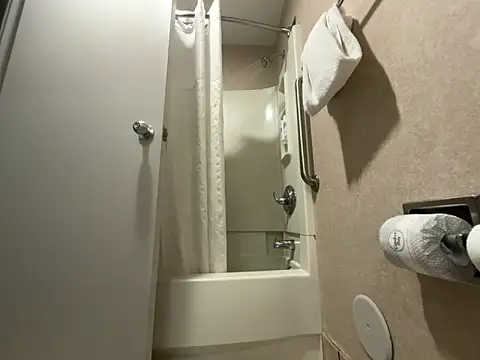 Goldie Glows63 online show from 04.01.26