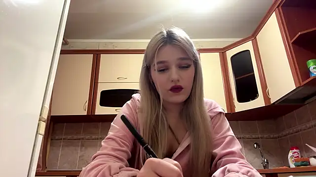 Snapshot of MiaBerlateen chatting on 02.13.26 MiaBerlateen online show from 02.13.26