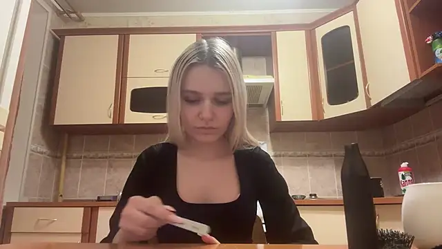 Snapshot of MiaBerlateen chatting on 02.24.26 MiaBerlateen online show from 02.24.26