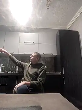 Snapshot of Boltlowq chatting on 02.15.26 Boltlowq online show from 02.15.26