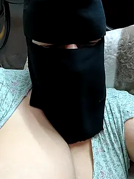Snapshot of Warda_Egy chatting on 04.19.26 Warda Egy online show from 04.19.26