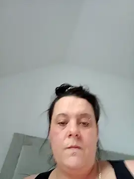 Snapshot of louisa36 chatting on 02.19.26 louisa36 online show from 02.19.26