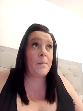 Snapshot of louisa36 chatting on 02.25.26 louisa36 online show from 02.25.26