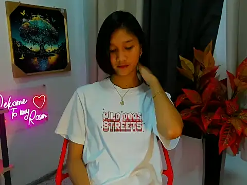 Snapshot of littlemikay chatting on 02.17.26 littlemikay online show from 02.17.26