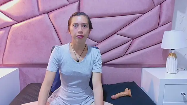 Snapshot of kimberlypink_ chatting on 02.15.26 kimberlypink online show from 02.15.26