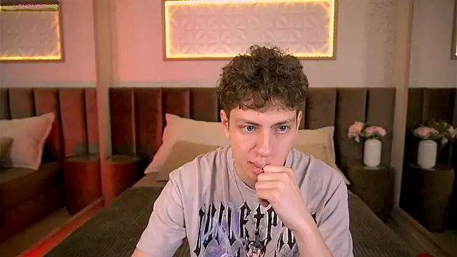 Snapshot of StefanBev chatting on 02.19.26 StefanBev online show from 02.19.26