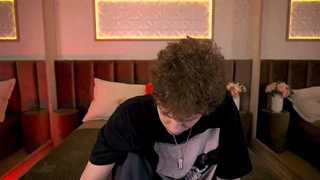 Snapshot of StefanBev chatting on 02.21.26 StefanBev online show from 02.21.26