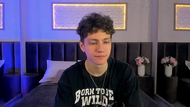 Snapshot of StefanBev chatting on 02.25.26 StefanBev online show from 02.25.26