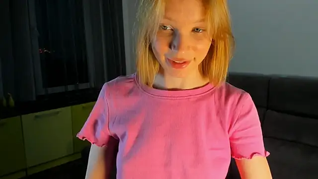 Snapshot of Kiracute18 chatting on 05.29.26 Kiracute18 online show from 05.29.26