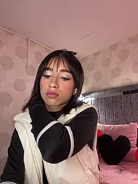 Snapshot of alahia_pink chatting on 02.12.26 alahia pink online show from 02.12.26