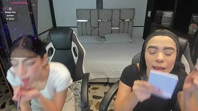 Snapshot of lorraineHunter chatting on 02.16.26 lorraineHunter online show from 02.16.26