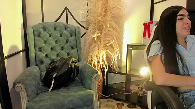 Snapshot of lorraineHunter chatting on 02.18.26 lorraineHunter online show from 02.18.26