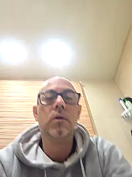 Snapshot of pareja47 chatting on 02.21.26 pareja47 online show from 02.21.26