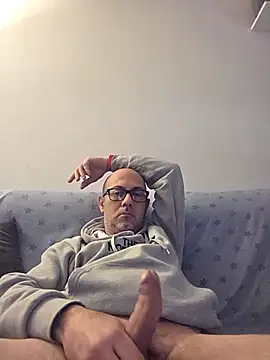 Snapshot of pareja47 chatting on 02.23.26 pareja47 online show from 02.23.26