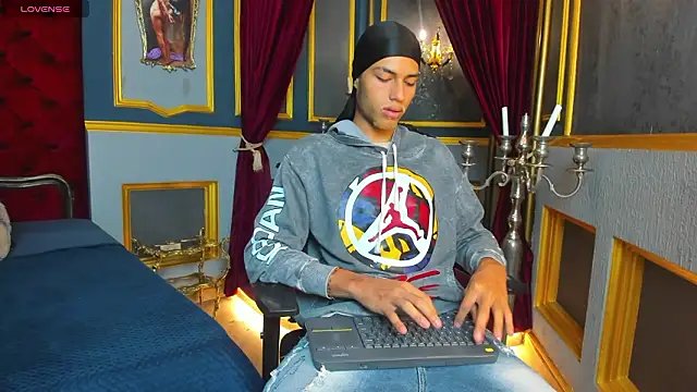 Snapshot of ItsZairen chatting on 03.14.26 ItsZairen online show from 03.14.26