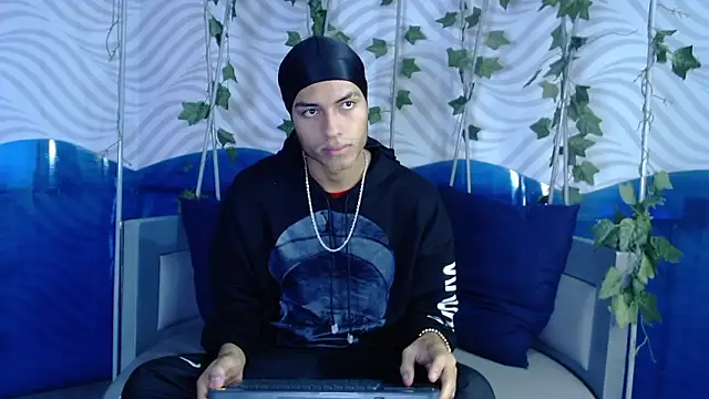 Snapshot of ItsZairen chatting on 03.16.26 ItsZairen online show from 03.16.26