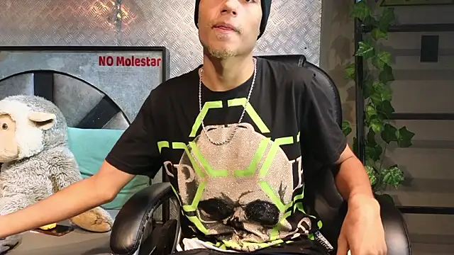 Snapshot of ItsZairen chatting on 03.18.26 ItsZairen online show from 03.18.26