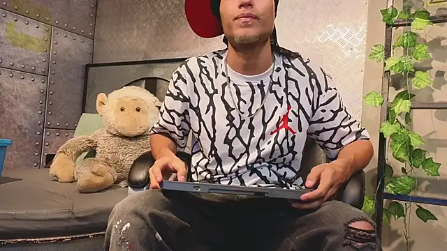 Snapshot of ItsZairen chatting on 03.21.26 ItsZairen online show from 03.21.26