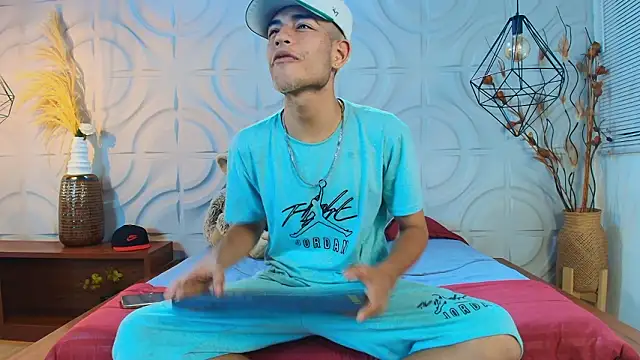 Snapshot of ItsZairen chatting on 03.25.26 ItsZairen online show from 03.25.26