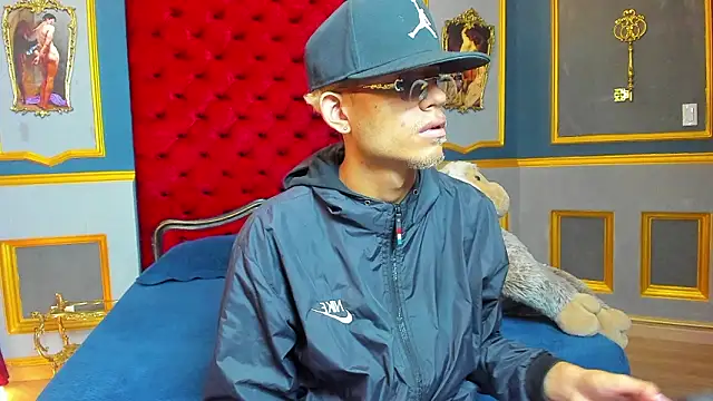 Snapshot of ItsZairen chatting on 03.28.26 ItsZairen online show from 03.28.26