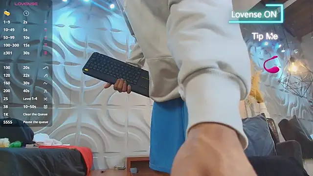 Snapshot of ItsZairen chatting on 04.01.26 ItsZairen online show from 04.01.26