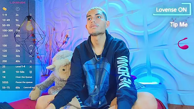 Snapshot of ItsZairen chatting on 04.16.26 ItsZairen online show from 04.16.26