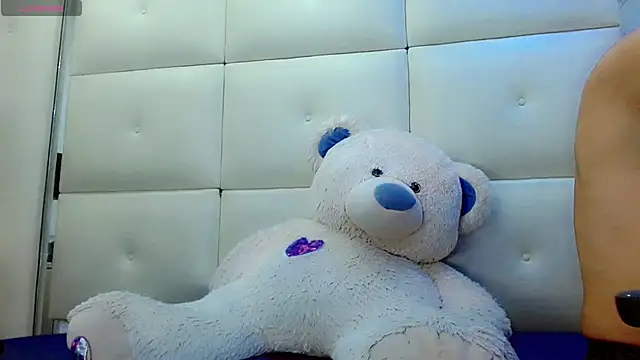 Snapshot of isahotx chatting on 02.19.26 isahotx online show from 02.19.26