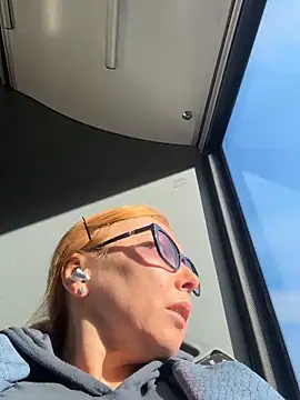 Snapshot of JenyJanys chatting on 02.26.26 JenyJanys online show from 02.26.26