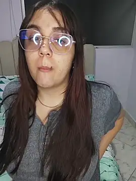 Snapshot of its_lauu_ chatting on 02.19.26 its lauu online show from 02.19.26