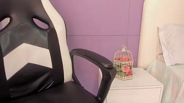 Snapshot of luna_bradley_ chatting on 02.16.26 luna bradley online show from 02.16.26