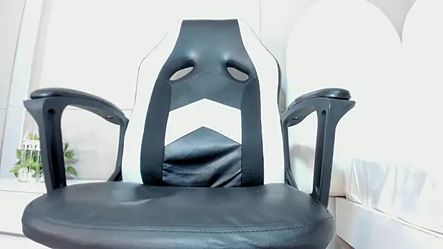 luna bradley  online show from 03.24.26