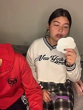 Snapshot of Damn__Love chatting on 04.10.26 Damn Love online show from 04.10.26