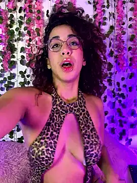 Woo isDaphne online show from 02.26.26