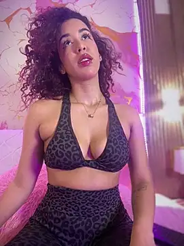 Woo isDaphne online show from 03.25.26