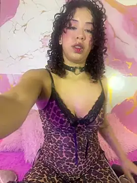 Woo isDaphne online show from 05.22.26
